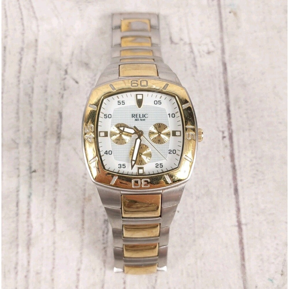 Relic Wet Men's Watch - ZR15449 Quartz Water Resistant 50M Square / Round - USED
